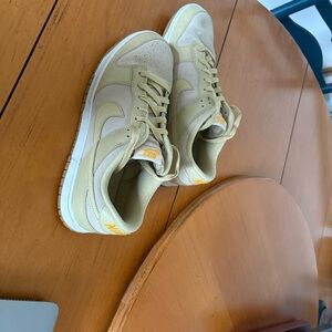 Nike Low-Top Sneakers in Pale Yellow and Cream- Dunks